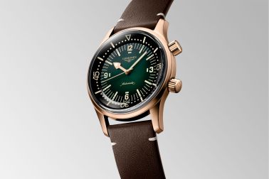  The Longines Legend Diver Watch kleidet sich in Bronze